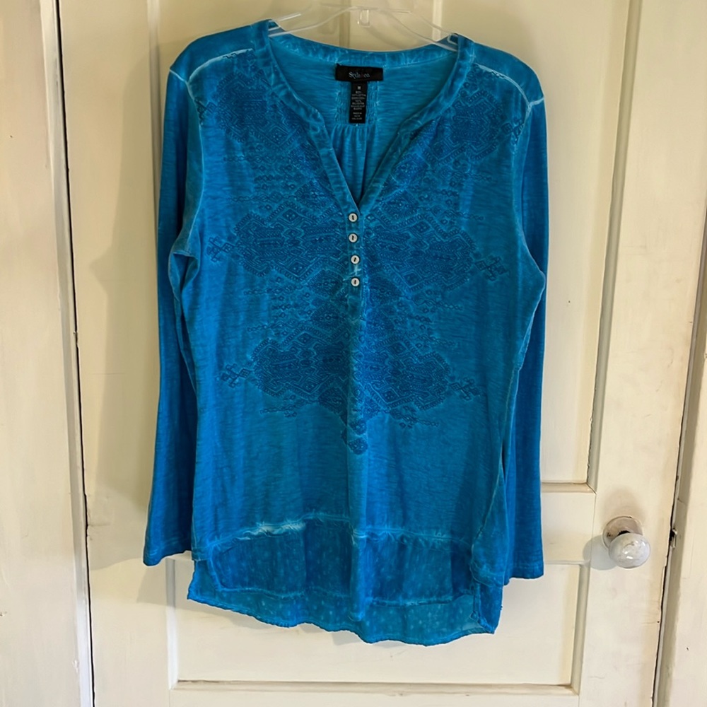 Beautiful embroidered style & co long sleeve women’s top
